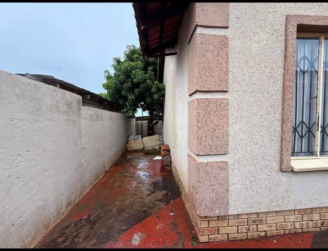 4 BEDROOM HOUSE FOR SALE IN TLHABANE WEST